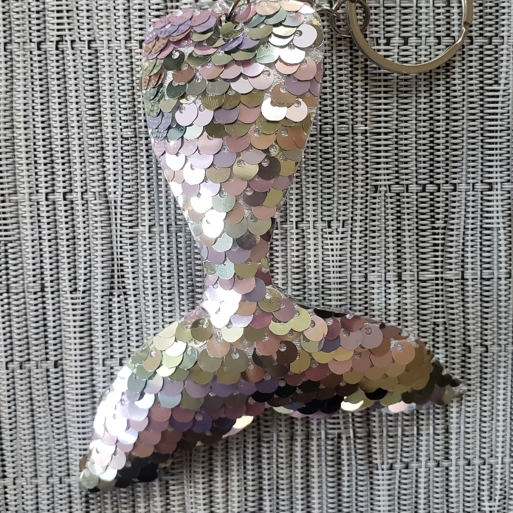 Light gray mermaid tail keychain
